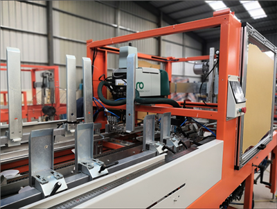Machina automatica pe formâ cartoin